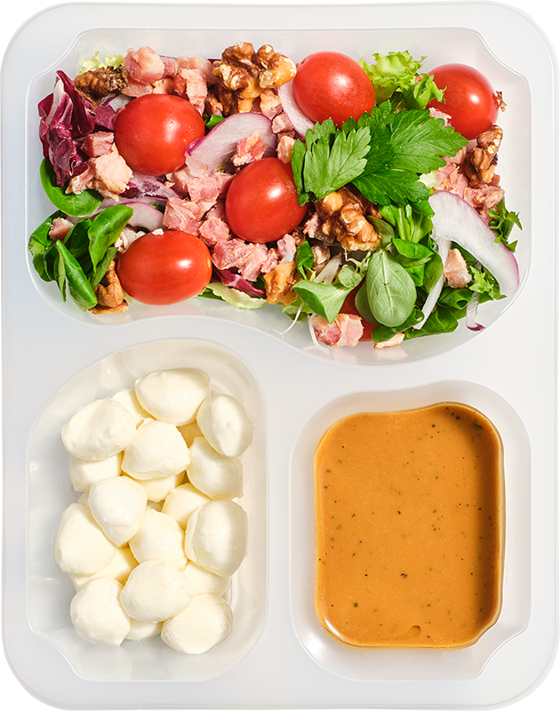 Keto - Sałatka z mini mozzarellą, prażonym boczkiem, pomidorkami, cebulą czerwoną i orzechem włoskim, winegret orzechowy